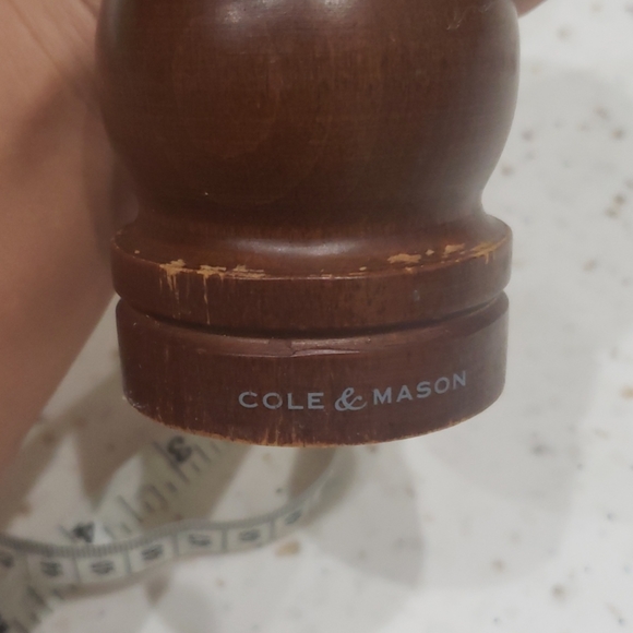Cole & mason salt & pepper shaker set - Picture 8 of 8